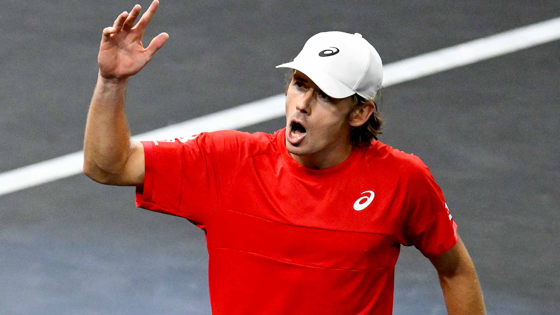 Alex de Minaur defeats Alexander Zverev in straight sets on Saturday in San Francisco.