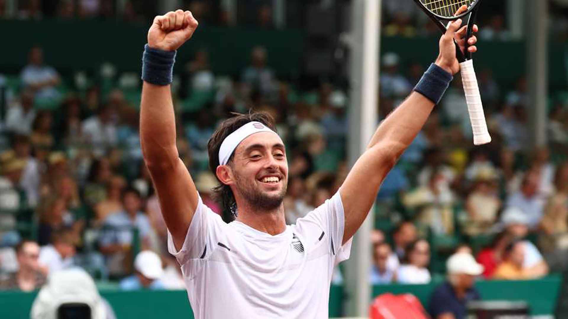 Thiago Agustin Tirante defeats Ben Shelton in three sets on Friday in Houston.